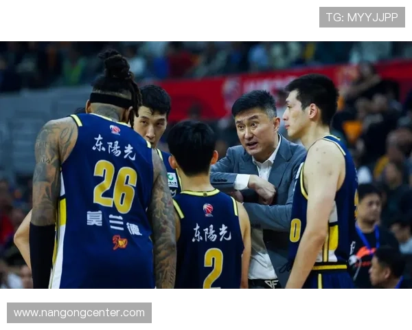 NBA季后赛激战正酣 多支劲旅争夺总冠军宝座 战况升级引发球迷热议